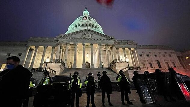 В США обвинили правоохранительные органы в штурме Капитолия