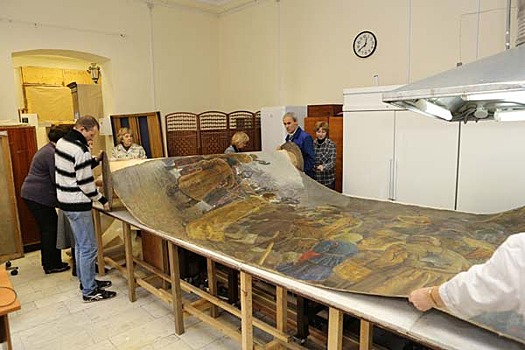 Самую большую картину Иркутского музея привезут в Псков на юбилей Ледового побоища