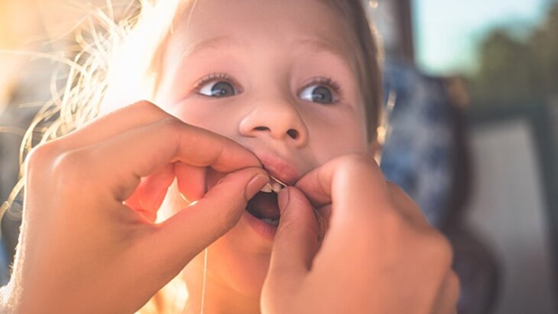Чем опасно домашнее удаление молочных зубов у ребенка