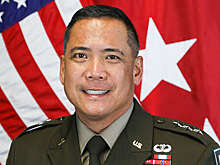 Генерал США Агуто ударил украинского солдата в грудь при Зеленском