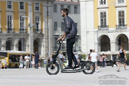 Электросамокат BMW X2City которому дали разрешение на езду по общественным дорогам