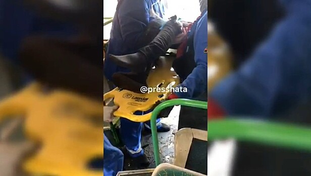 В московском автобусе под пассажиркой провалился пол