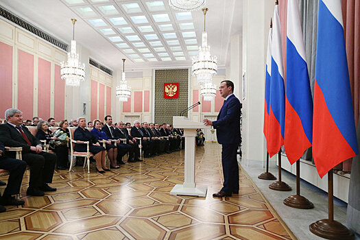 Медведев: Финансирование российской науки в 2018 году будет увеличено