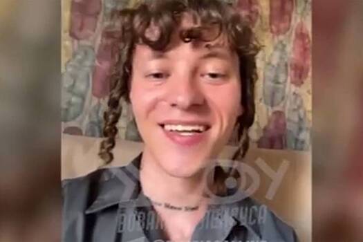 Вован и Лексус выложили фрагмент пранка с задержанным в Пулково певцом Шарлотом