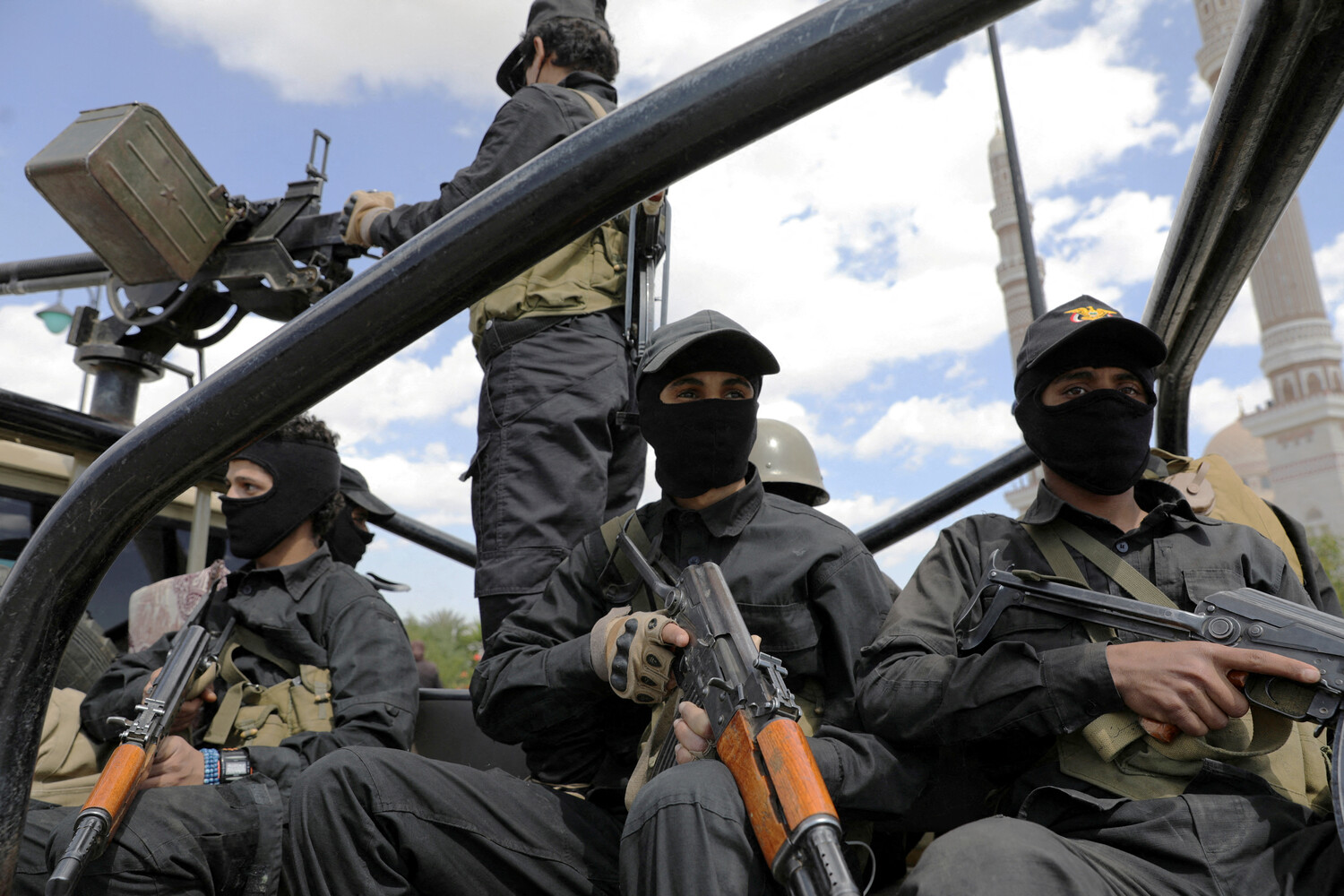 Шиитское движение хуситов пообещало поддержку Ирану после ударов США