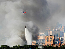 Трое пожарных и один сотрудник склада пиротехники пострадали при пожаре в центре Москвы