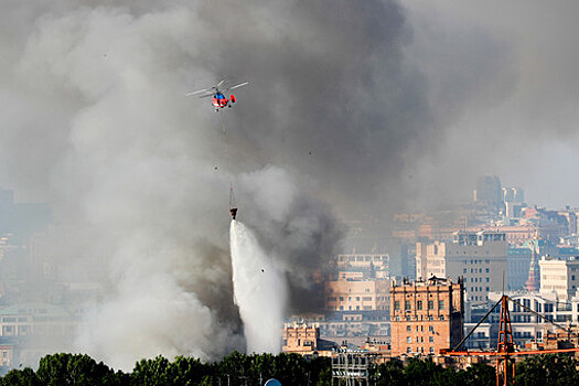 Трое пожарных и один сотрудник склада пиротехники пострадали при пожаре в центре Москвы