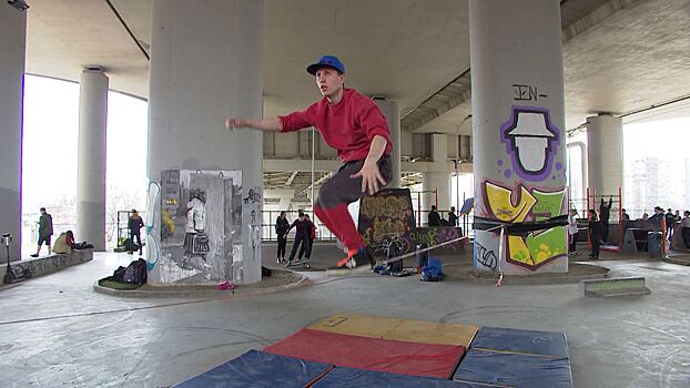 Воркаут, паркур, слэклайн: в Калининграде прошла акция «Неделя спорта»