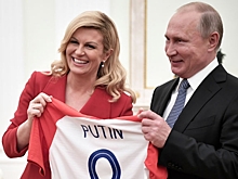 Западный президент ведет агитацию с фото Путина