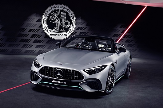 Два поколения Mercedes-Benz SL сравнили в гонке по прямой