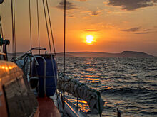 Судьба четырех членов экипажа затонувшего судна  остается неизвестной.