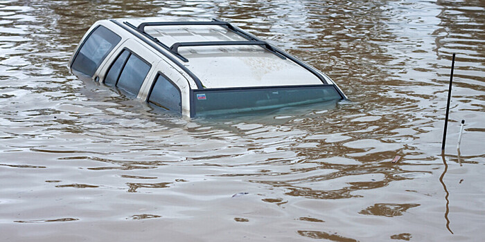 Три человека стали жертвами наводнений и ливней во Франции