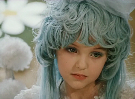 Почему у Мальвины голубые волосы