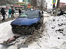 В Кирове «Шкоду» после столкновения с «Киа Рио» отбросило на пешехода