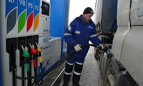 Эксперт: рост цен на бензин спровоцировали монополии