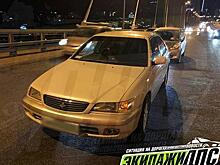 Водитель не заметил сломавшийся автомобиль и попал в ДТП во Владивостоке