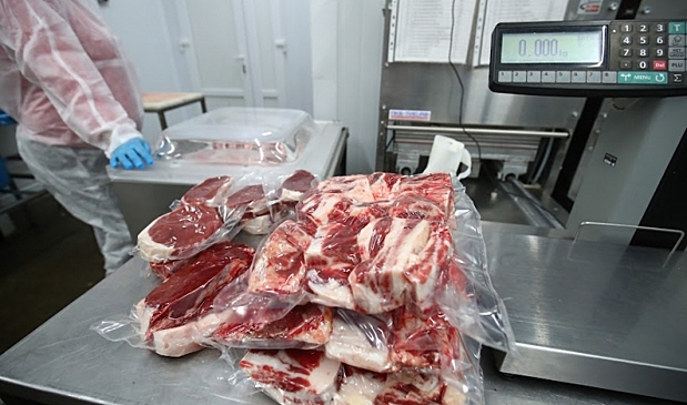 Под Волгоградом предприниматель продлил срок годности мясных продуктов