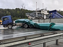 Водитель грузовика, снесшего виадук во Владивостоке, получил травму головы