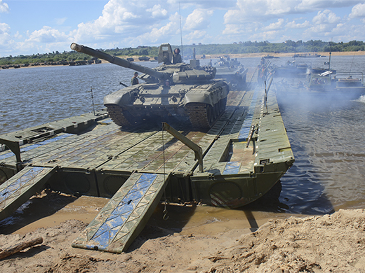 Военные инженеры на Оке испытали новые понтоны - Рамблер/новости