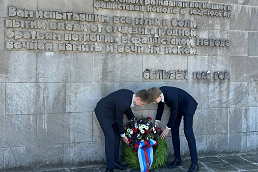 Сотрудники Представительства Министерства обороны Российской Федерации совместно с учащимися школы при Посольстве РФ в Берлине посетили места памяти советским войнам в Нижней Саксонии