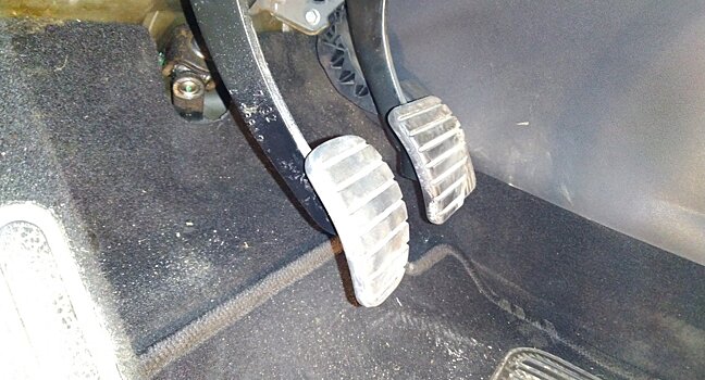 Сцепление захватывает в самом низу или верху — причины и что делать