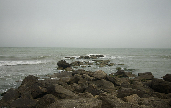 Море-озеро: чем на самом деле опасны воды Каспия