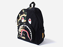 Японцы сделали рюкзаки с акульей пастью