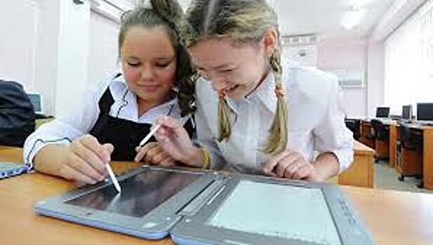 Почти в 200 школах Марий Эл внедрят электронные учебники