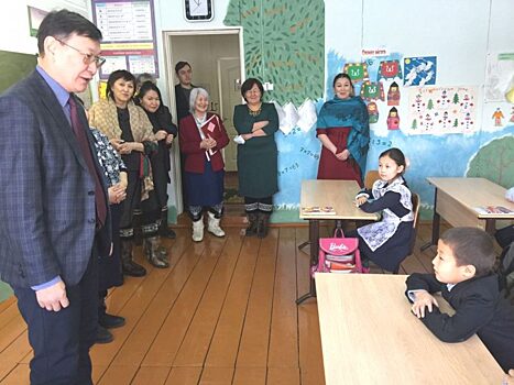 Министр образования и науки Якутии встретился с педагогами Верхоянского улуса