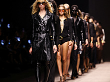 Основные моменты, которые необходимо знать о дебютном показе Питера Хокинса для Tom Ford