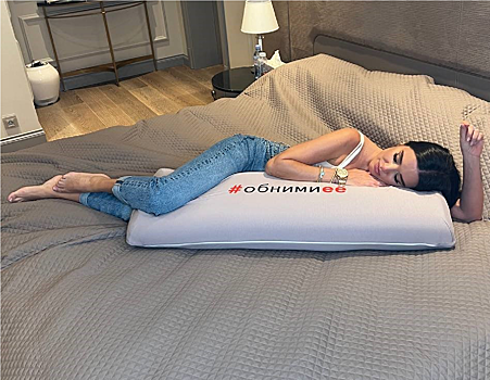 Бородина пытается спрятаться от детей на отдыхе