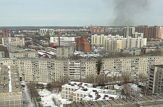В 9-этажке на Бориса Богаткова в Новосибирске загорелась квартира