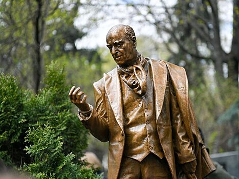 На Новодевичьем кладбище прошла церемония открытия памятника Владимиру Этушу