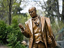 На Новодевичьем кладбище прошла церемония открытия памятника Владимиру Этушу