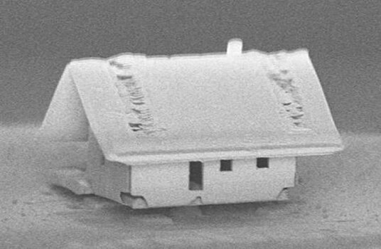 Роботы построили самый маленький в мире дом