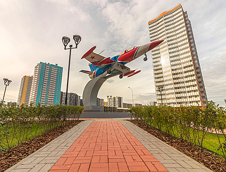 Привлекательность Мурино растет: здесь появился новый памятник и бульвар с ландшафтным дизайном