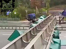 Мост рухнул на федеральную трассу в пригороде Владивостока