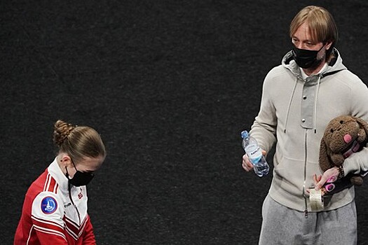 Плющенко объявил об уходе Трусовой, она возвращается в "Хрустальный"