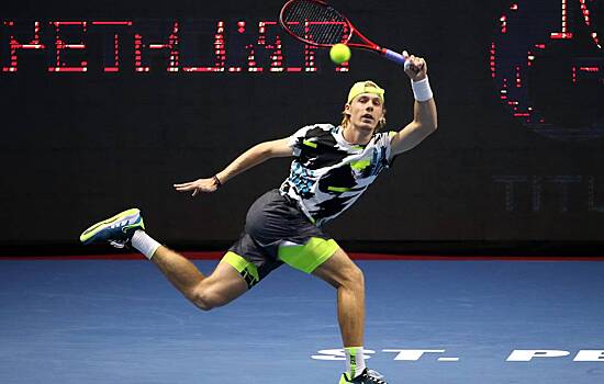 Шаповалов вышел в четвертьфинал турнира в Женеве