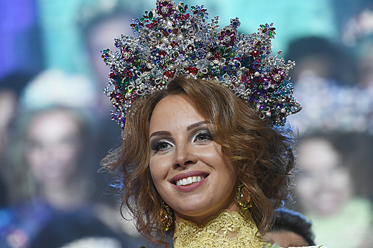 Жена Романа Товстика набросилась на Полину Диброву на шоу Малахова