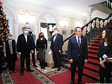 В пензенском ЗакСобре открылась выставка работ Юлии Седяшевой