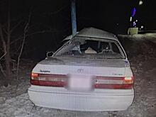 Молодой водитель не справился с управлением и врезался в препятствие