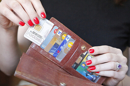 Новые полномочия банков по блокировке карт позволят сократить случаи мошенничества, считает эксперт