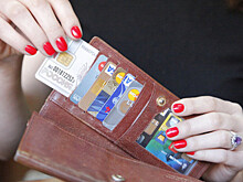 Новые полномочия банков по блокировке карт позволят сократить случаи мошенничества, считает эксперт