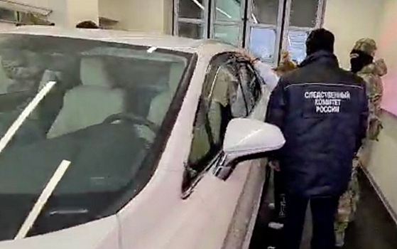 Замглавы Нефтеюганска, подозреваемую в получении взяток, арестовали