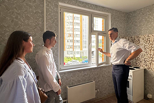 В Котельниках вручили ключи от однокомнатной квартиры 18-летнему сироте