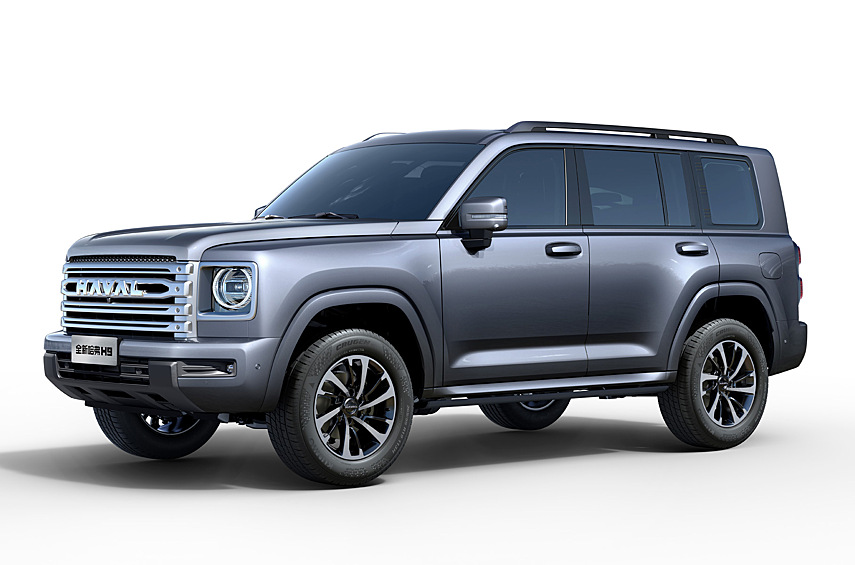 Новинка длиннее, шире и выше модели первого поколения на 11, пять и три сантиметра соответственно, расстояние между осями увеличено на пять сантиметров. Клиренс вырос на 18 миллиметров (до 224), углы въезда и съезда составляют 31 и 25 градусов вместо 28 и 23 ранее.