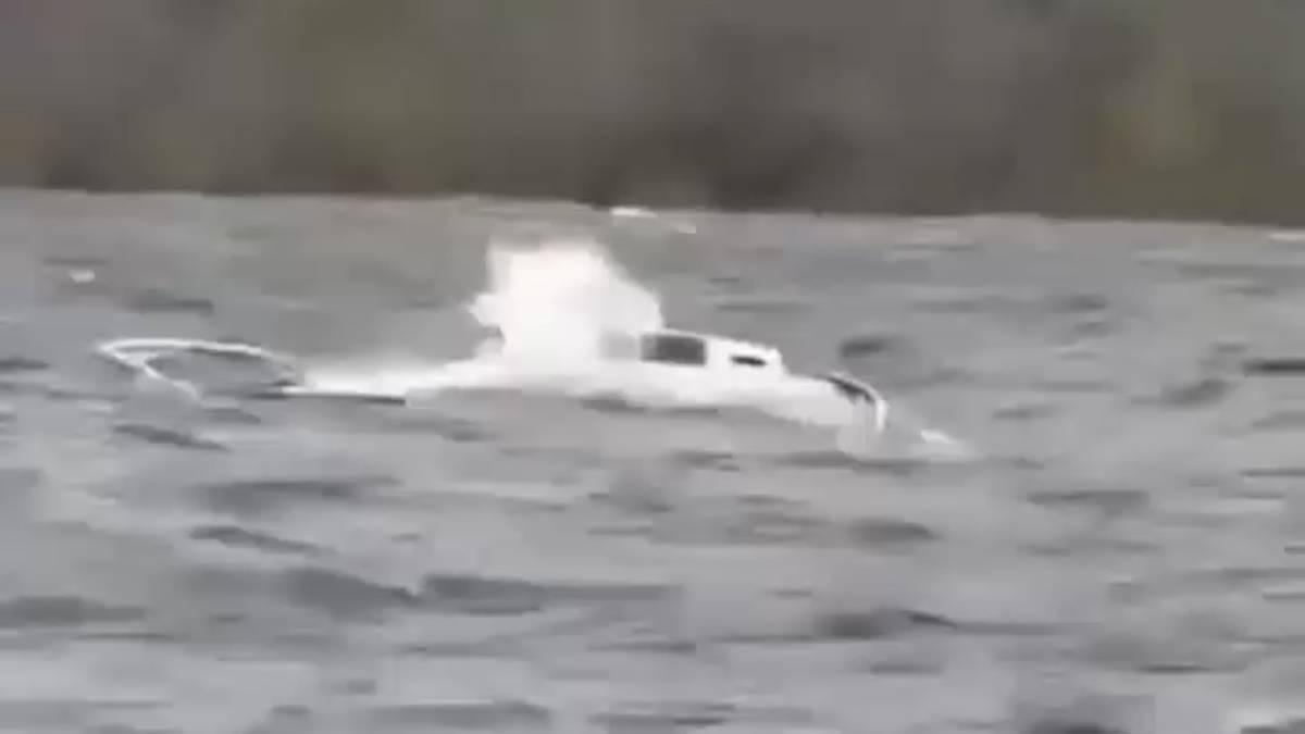 Яхта экс-депутата Анненко за 18 миллионов рублей пошла ко дну в Волгограде