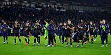 Драка фанатов с полицией произошла перед матчем Лиги Европы «Брайтон» — «Аякс»