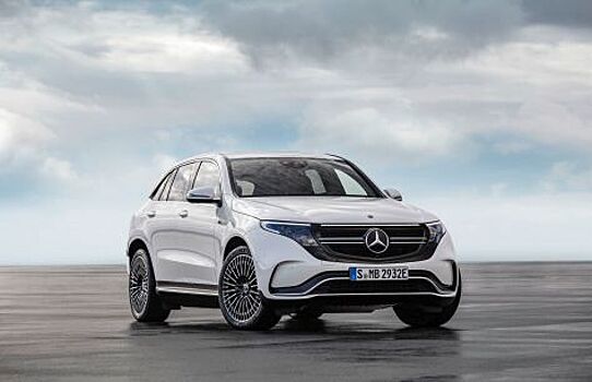 Mercedes-Benz на год отложил выход на рынок кроссовера EQC и убрал его с сайта